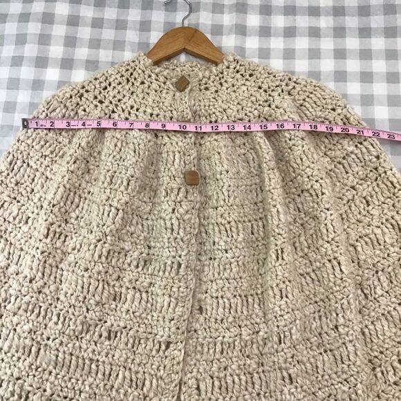 VINTAGE Ruanacrochet handcrafted knit poncho fringe bohemian beige cloak neutral - Picture 8 of 12